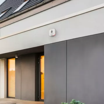 Проводная сирена с креплением для брендированной лицевой панели Ajax StreetSiren DoubleDeck Fibra White (57244.61.WH1)-5