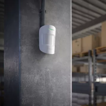 Проволочный комнатный датчик движения с дополнительным микроволновым сенсором Ajax MotionProtect Plus Fibra White (44408.02.WH1)-9